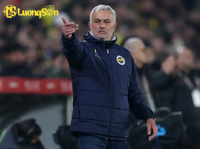 HLV Mourinho rất muốn tận dụng lợi thế sân nhà để giúp Fenerbahce sớm tạo lợi thế trước Benfica