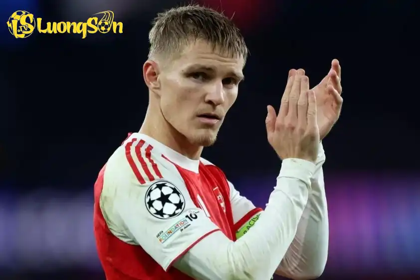 Odegaard đang được nhiều ông lớn châu Âu nhắm đến. Ảnh: The Mirror