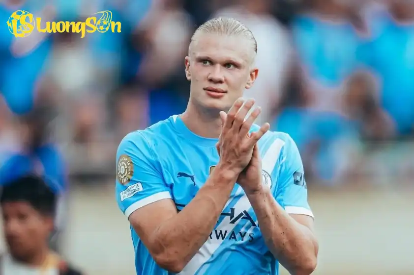 Thói quen uống sữa này của Haaland có thể gây ảnh hưởng xấu cho cộng đồng.