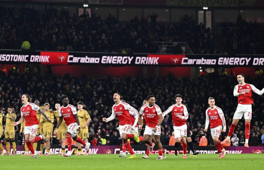 Chiến thắng này đưa Arsenal chạm trán Chelsea ở bán kết