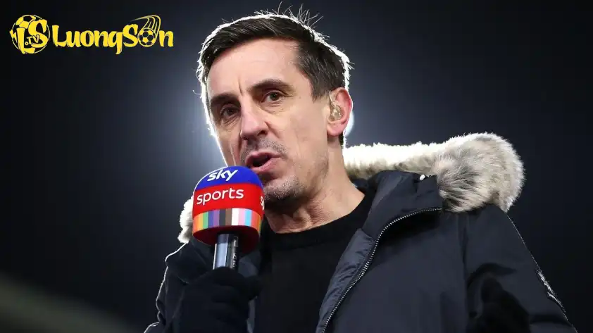 Neville thường dùng các từ ngữ mạnh để chỉ trích các hậu bối tại Man United mỗi khi đội chơi kém.